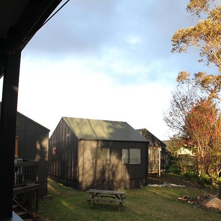 Hugo & Carters Backpackers & Motel Tauranga Zewnętrze zdjęcie The Village