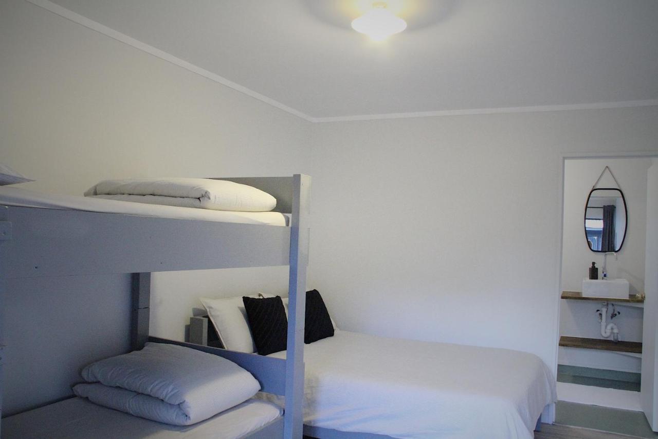 Hugo & Carters Backpackers & Motel Tauranga Zewnętrze zdjęcie A room at the hotel